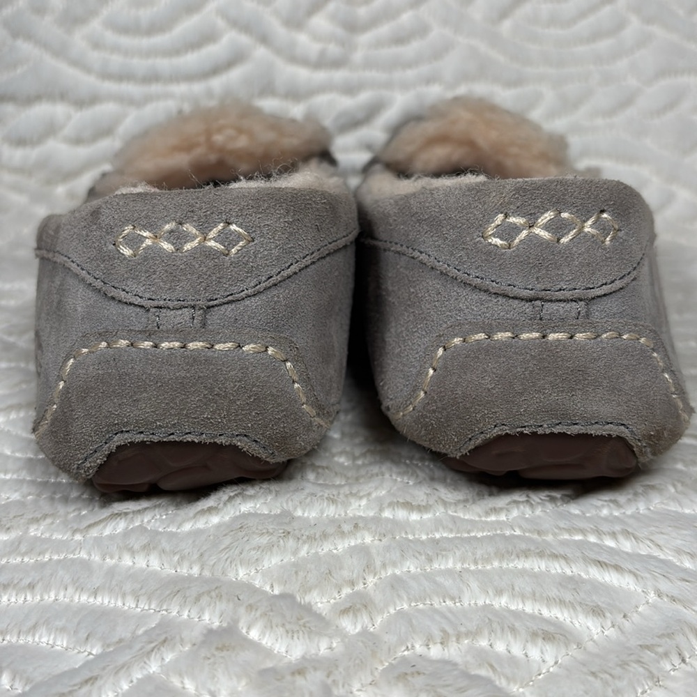 UGG Women’s Gray Suede Slippers Sz. 7 - Picture 4 of 9